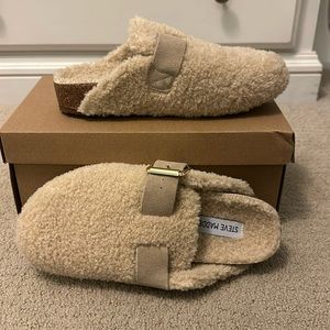 Im selling cuddle natural fuzzy Birkenstocks